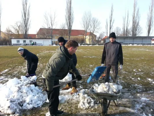 Sondertraining Schneeschieben
